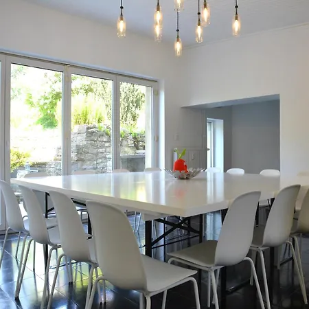 Сasa de vacaciones Group Escape By Molignee River *