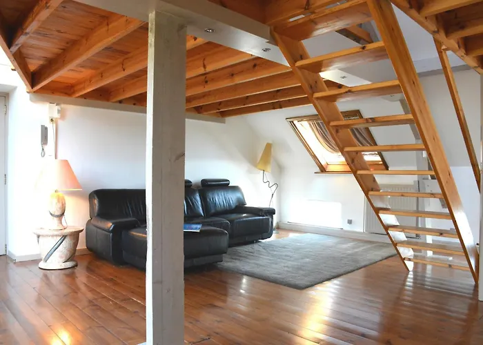 Group Escape By Molignee River 別荘 Denee